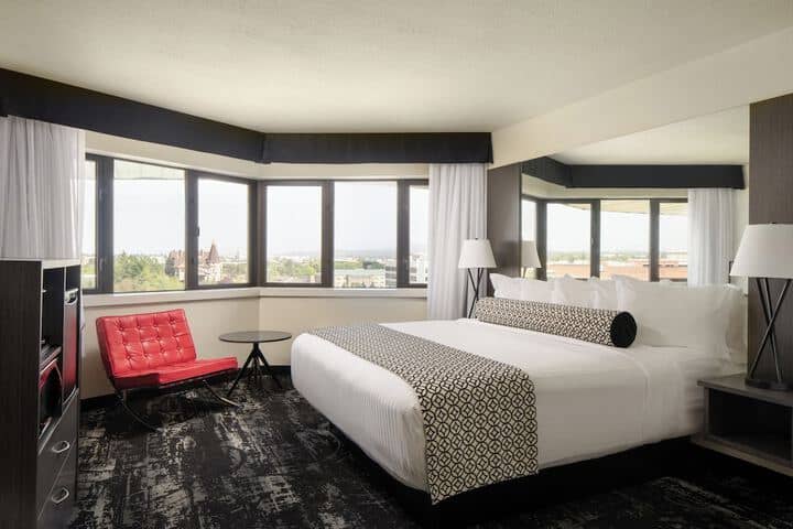 Room 25 of 77