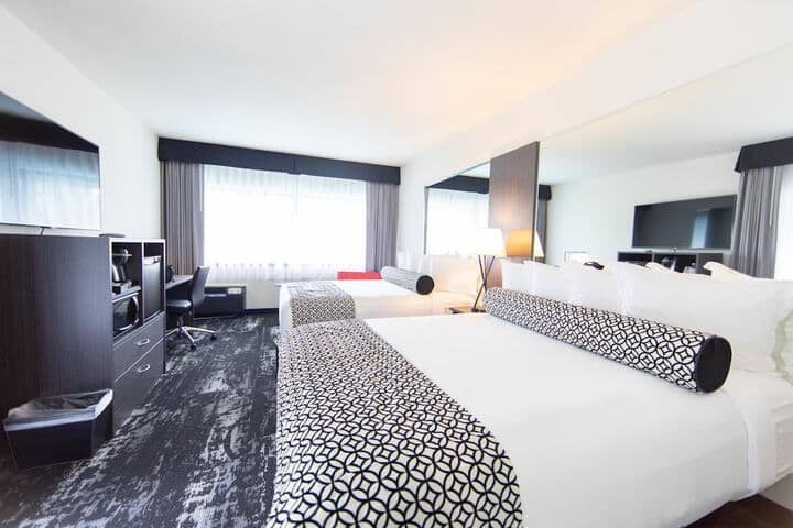 Room 6 of 77