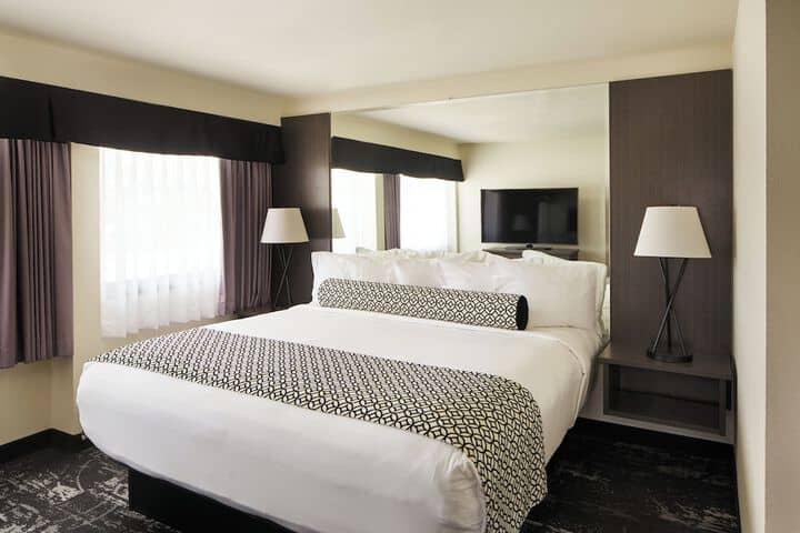 Room 21 of 77
