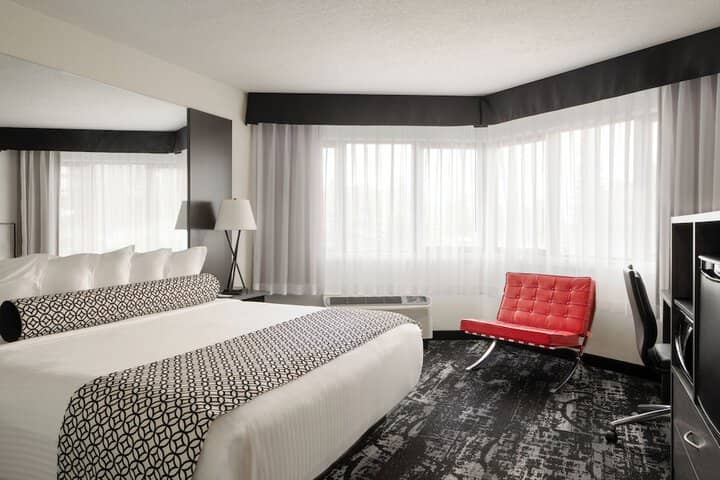 Room 18 of 77